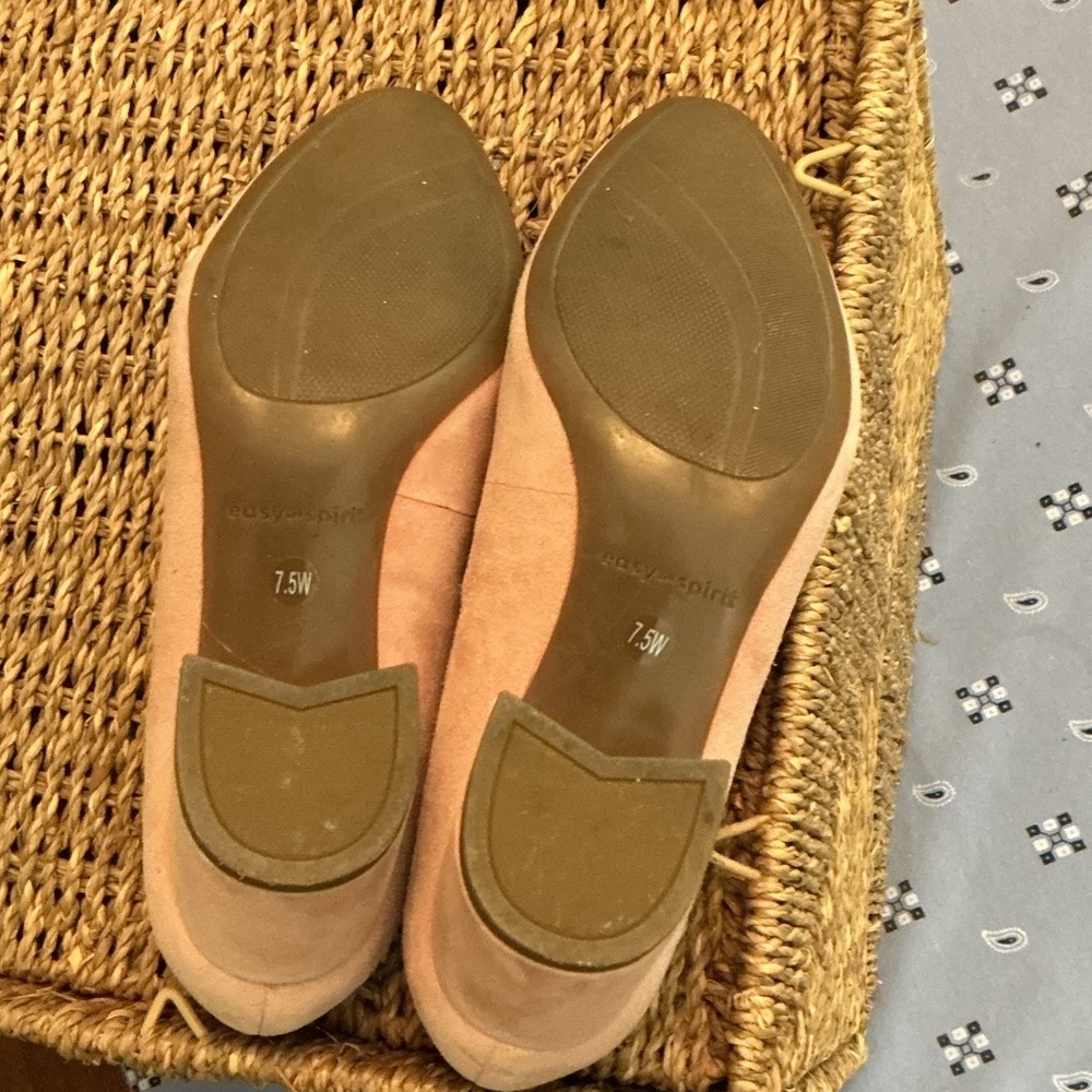 Easy Spirit Sueded Pink Women's Heels - Picture 6 of 6